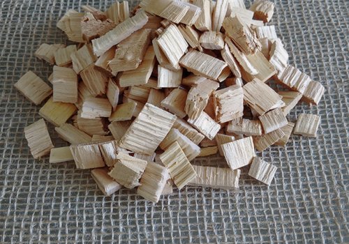 Chipsuri din lemn de salcam